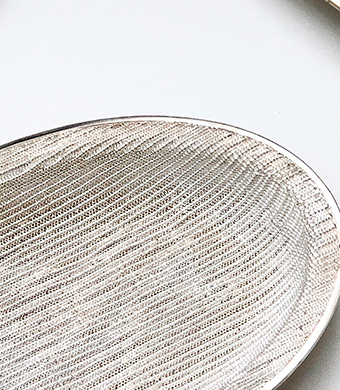 《织》