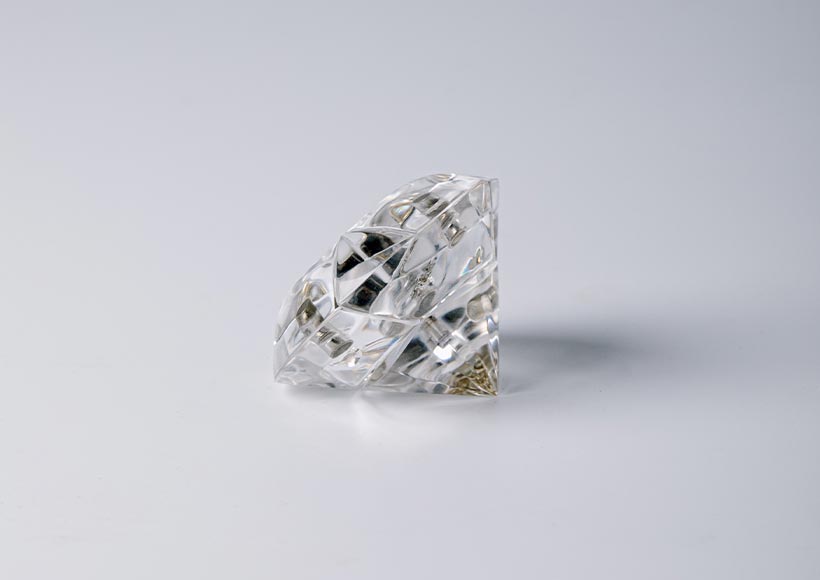 Sliding on the Edge - Diamond necklace（Detial）