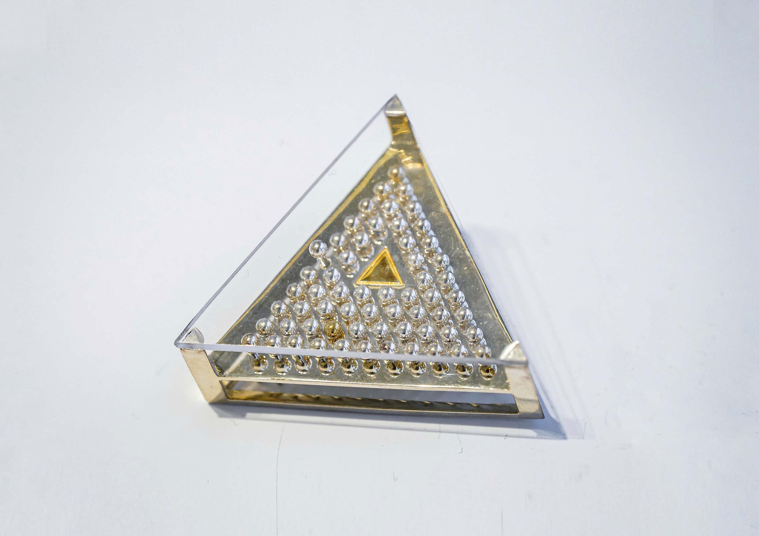 《小于一》系列胸针