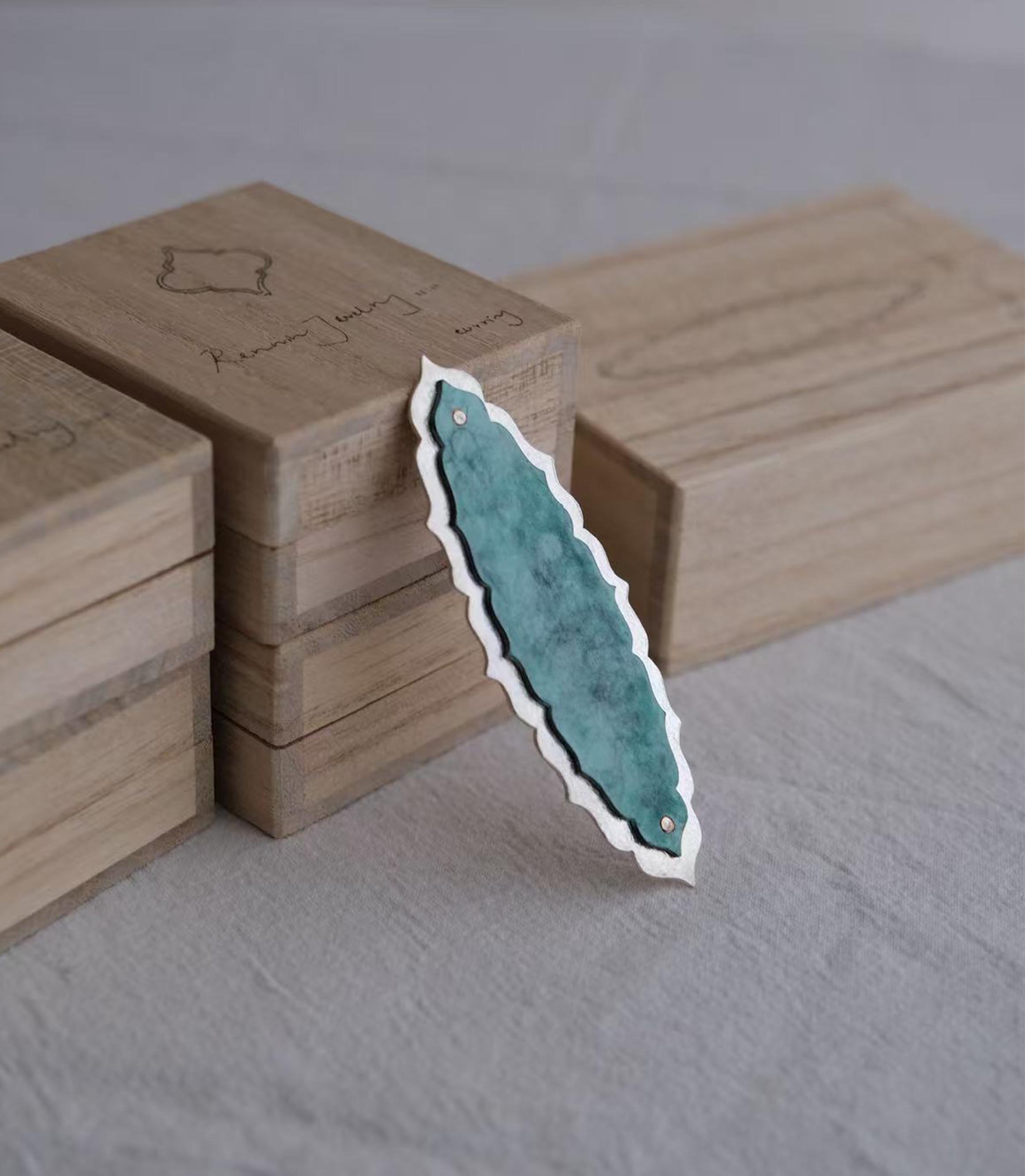 In time’s traces In time’s traces